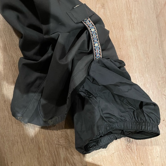 Burton Snowboard Pants - Large short - Picture 2 of 7